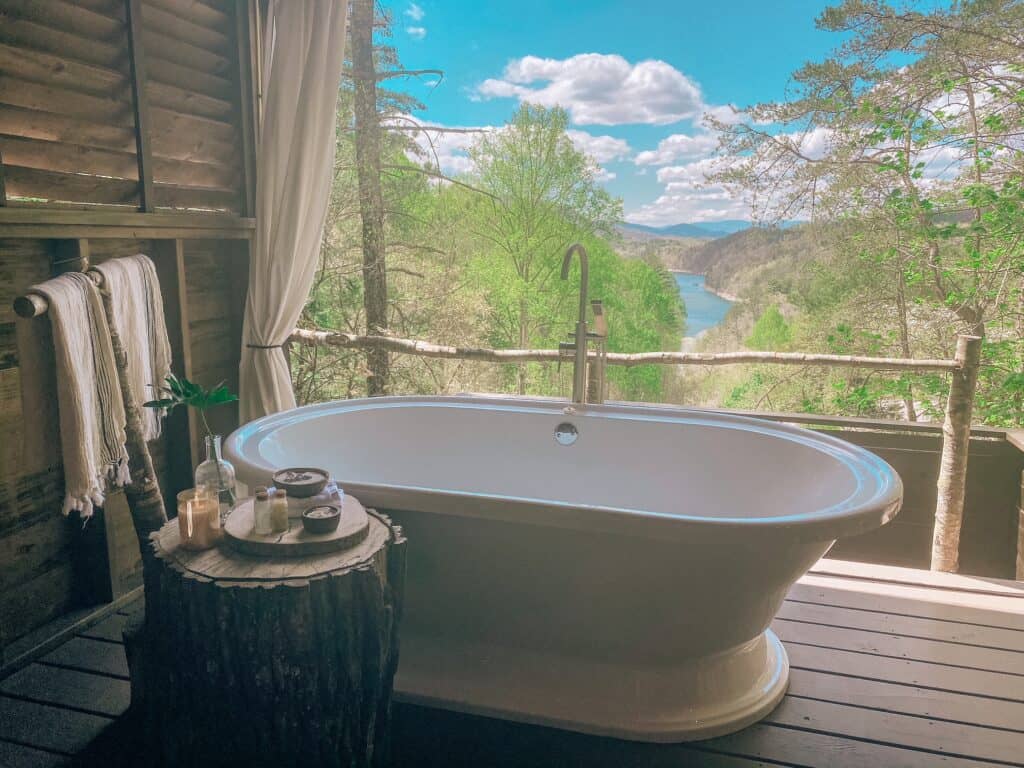 treehouse bath tub spa